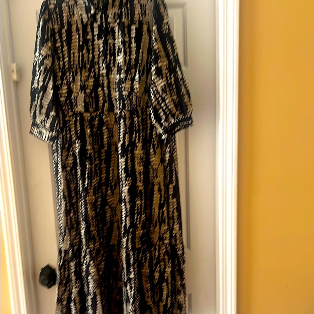 Elegant Black and Cream Maxi Dress